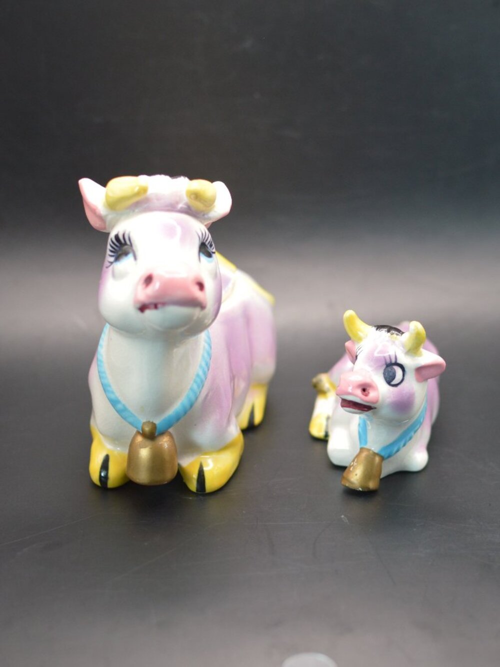 2 Cermanic Cows